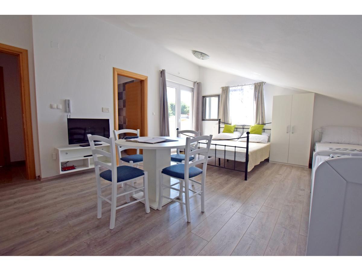 Apartman Branka Starigrad Paklenica Exteriör bild